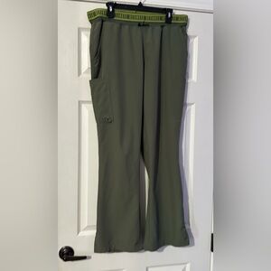 Med Couture Activate Scrub Pants are a size Large.